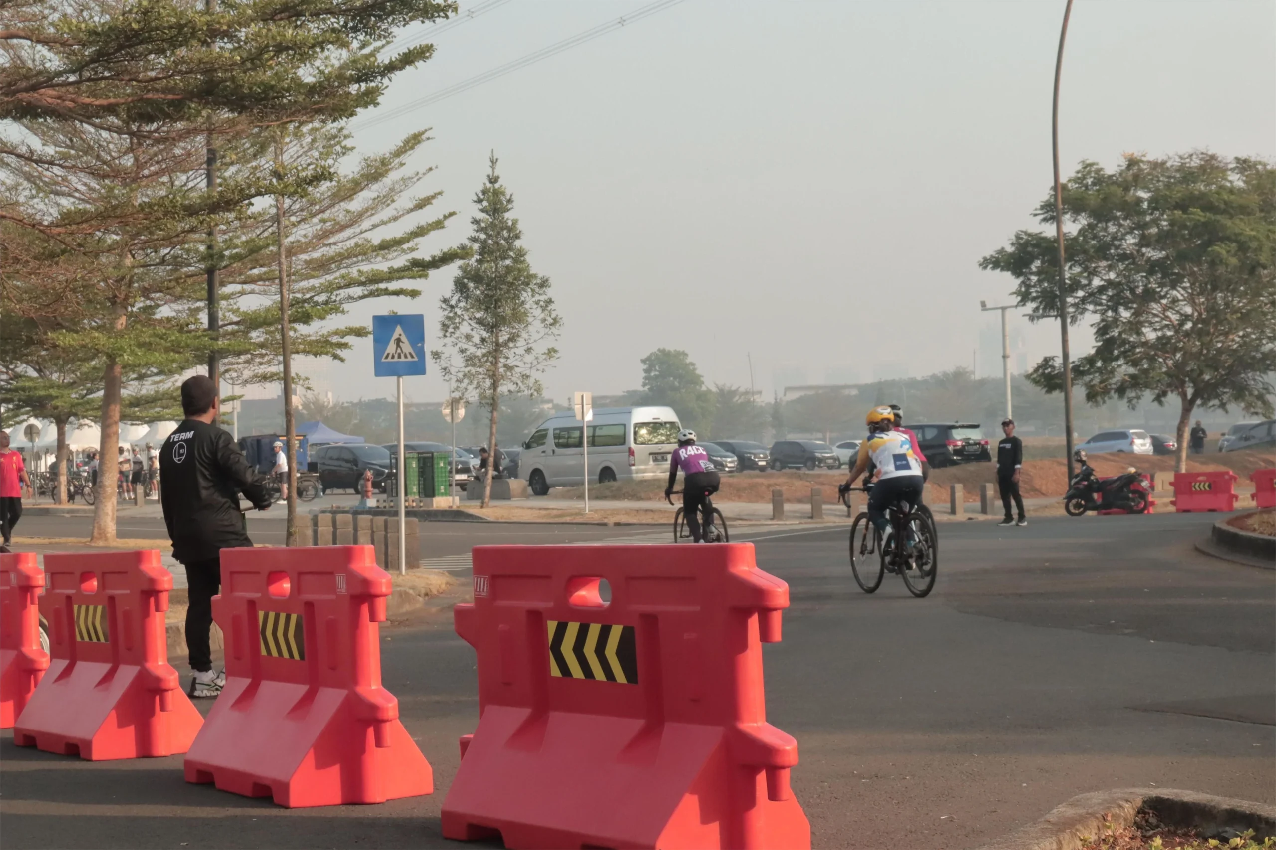 Inilah Pengaplikasian Water Road Barrier Merah Putih Safety