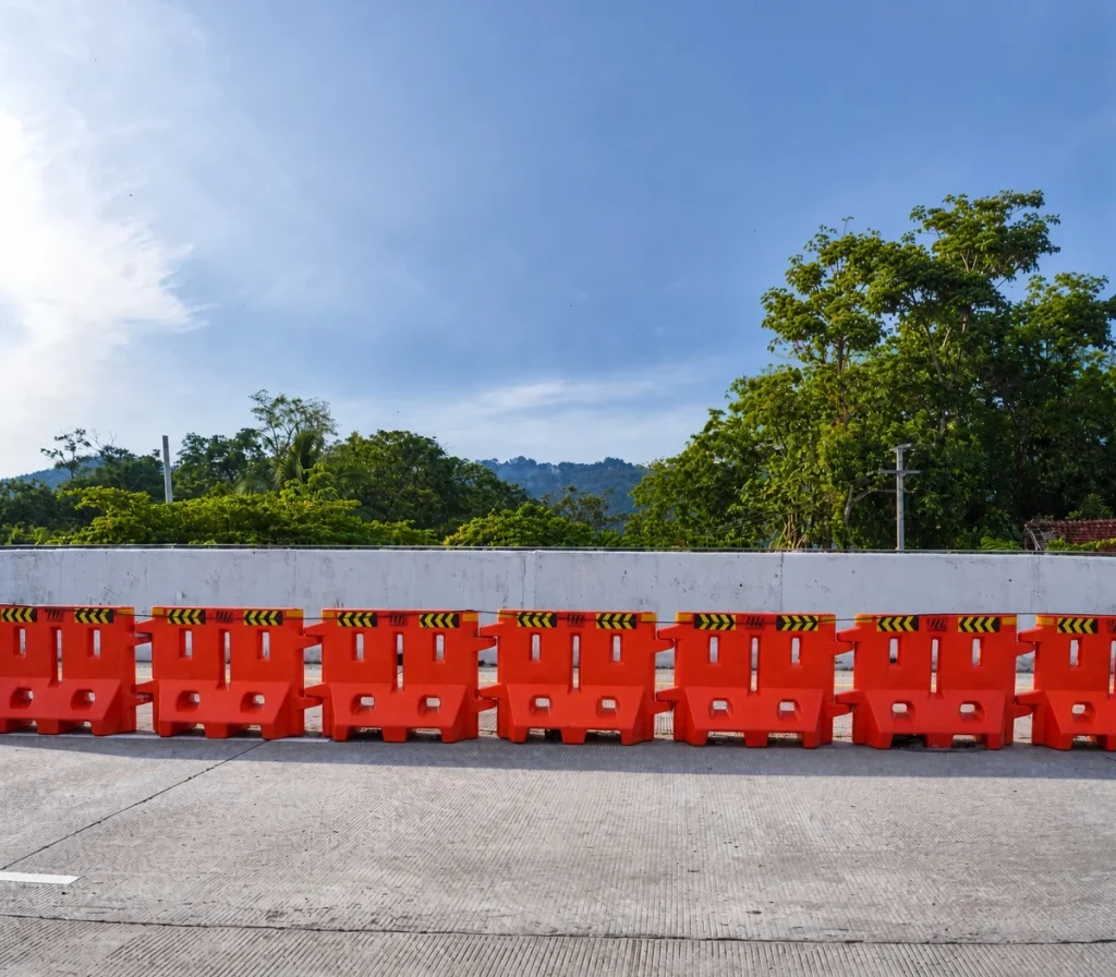 5 Kondisi yang Membutuhkan Water Road Barrier 